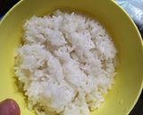 Foto langkah ke 2 dari resep Pizza Nasi (Menu Simple untuk Anak).