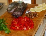 Foto del passaggio 2 della ricetta Pesce San Pietro al Vapore alla Mediterranea
