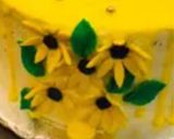 A picture of step 4 of Sunflower cake (fondant work).