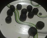 A picture of step 7 of Oreo Choco lollipops.