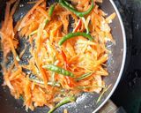 A picture of step 4 of Rice Noodles with Crunchy Veg and Chicken.