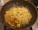 Foto langkah ke 10 dari resep Pasta dan Udang Dengan Saus Bawang Putih.