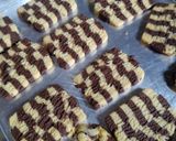 Foto langkah ke 8 dari resep Zebra Cookies.