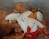 Foto langkah ke 4 dari resep Tempe Goreng Kecap Bawang Bombay.