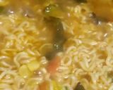 Foto del paso 3 de la receta: Ramen vegano de zapallitos y gírgolas