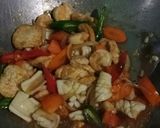 Foto langkah ke 4 dari resep Cah Wortel Tofu Seafood.