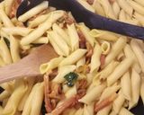 A picture of step 3 of Garganelli con speck, finferli e zafferano.