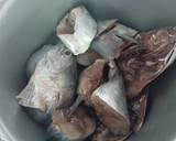 Foto langkah ke 1 dari resep Ikan Kuah Kuning Khas Papua.