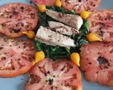 Foto del paso 6 de la receta: Ensalada de caballa,tomate, espinacas y vinagreta de espirulina