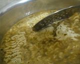 A picture of step 2 of Chicken spice Noodles.