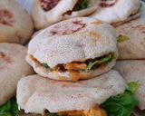 Foto del paso 4 de la receta: Pan de sartén/ mini panes/ batbout relleno de pollo y verduras