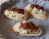 Foto del paso 6 de la receta: Tosta de bacalao con cebolla caramelizada
