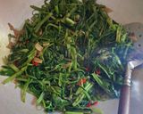 Foto langkah ke 3 dari resep Tumis Kangkung.
