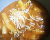 A picture of step 2 of Chinese Tteok-Bokki Soup.