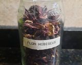 Foto del paso 2 de la receta: Te con hojas de buscapina y de hibiscus