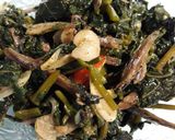 Foto langkah ke 5 dari resep Oseng Teri Daun Pepaya.
