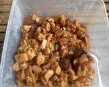 Foto langkah ke 5 dari resep Sambal Goreng Basah Tahu, Tempe dan Cecek Sapi.
