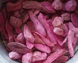 Foto langkah ke 1 dari resep Kripik bawang ubi ungu.