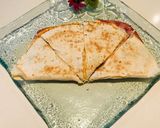 รูปขั้นตอนการทำที่ 3 ของ Quesadillas (แฮมชีสฮาลาพิโนเคซะเดีย)