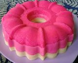 Foto langkah ke 3 dari resep Strawberry Ombre Cake Endesss (Steamed).