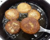 A picture of step 4 of Meethi tikiyan.