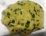 A picture of step 2 of Spring Onion Paratha.
