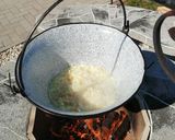 Bográcsban főtt sertéspörkölt recept fázis 2 fotója