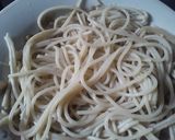 Foto del paso 1 de la receta: Yaki-espaguetti a mi estilo con salsa yakisoba casera...🤔