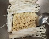 Foto langkah ke 2 dari resep Mie Carbonara Chili oil.