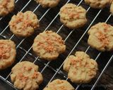 Foto langkah ke 9 dari resep Eggless Cheese Cookies / kue kering keju 4 bahan.