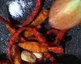 Foto langkah ke 3 dari resep Lalapan Tempe geprek -- sambel tomat.