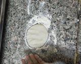 ज्वार की रोटी (jowar ki roti recipe in Hindi) रेसिपी चरण 3 फोटो