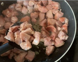 Foto del paso 2 de la receta: Pavo estofado a las finas hierbas