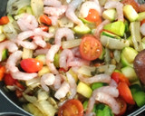 Foto del paso 2 de la receta: Tarta de verduras y gambas