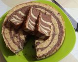 Foto langkah ke 9 dari resep Zebra Cake.