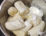 A picture of step 1 of Banana ice cream.