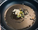 รูปขั้นตอนการทำที่ 4 ของ ก๋วยเตี๋ยวเส้นจันท์ผัดต้มยำไก่
