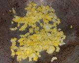Foto langkah ke 1 dari resep Egg Mentai Rice.