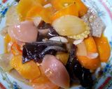 Foto langkah ke 5 dari resep Tumis capcay jamur kuping.