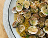 Foto del paso 4 de la receta: Almejas en salsa verde 🌿 🥃 🧄 🌿