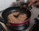 A picture of step 2 of Bhaji Chilli Curry.