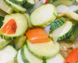 Foto del paso 1 de la receta: GUISO CON VERDURAS 🍆🥒🍅🧅🧄🥕Y FIDEOS CODITOS (COCINADO EN ONE POT)