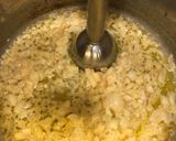 Szerecsendiós fokhagymakrémleves sajttócsnival recept fázis 2 fotója