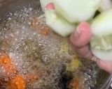 Foto langkah ke 3 dari resep Sayur Bening Timun Wortel Soun.