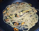 Foto del passaggio 3 della ricetta Spaghetti con le Cozze