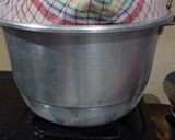Foto langkah ke 4 dari resep Bolu kukus ketan hitam.