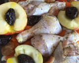 Foto del paso 2 de la receta: Jamoncitos de pollo con manzanas al horno