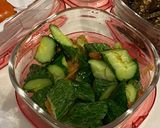 Gambar langkah 4 resipi Japanese side dish - Smashed cucumber with Umeboshi and katsuobushi🥒 🇯🇵.