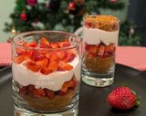 A picture of step 5 of Biscoff strawberry cheese cake in glass.