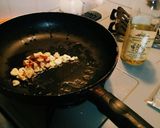 Foto langkah ke 4 dari resep Spaghetti Aglio Olio Salmon.